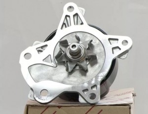 Toyota Corolla помпа оригинал(MADE IN JAPAN) 16100-39466 TOYOTA