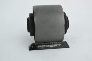 SUBARU IMPREZA G11 2000-2007 с/блок заднего продольного рычага передний SAB-004 FEBEST