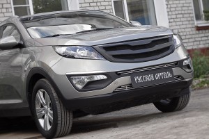 Kia Sportage решетка радиатора с одной поперечиной с черной сеткой RRKS006250 RUSSKAYA ARTEL
