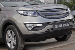 Kia Sportage решетка радиатора с одной поперечиной с черной сеткой RRKS006250 RUSSKAYA ARTEL